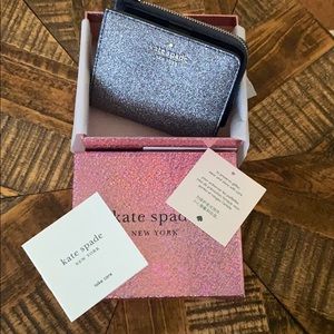 Brand New Small Zip Bifold Wallet